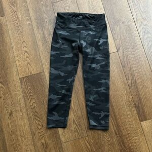 Athleta Girl Black Printed Chit Chat Capri Pants XL/14